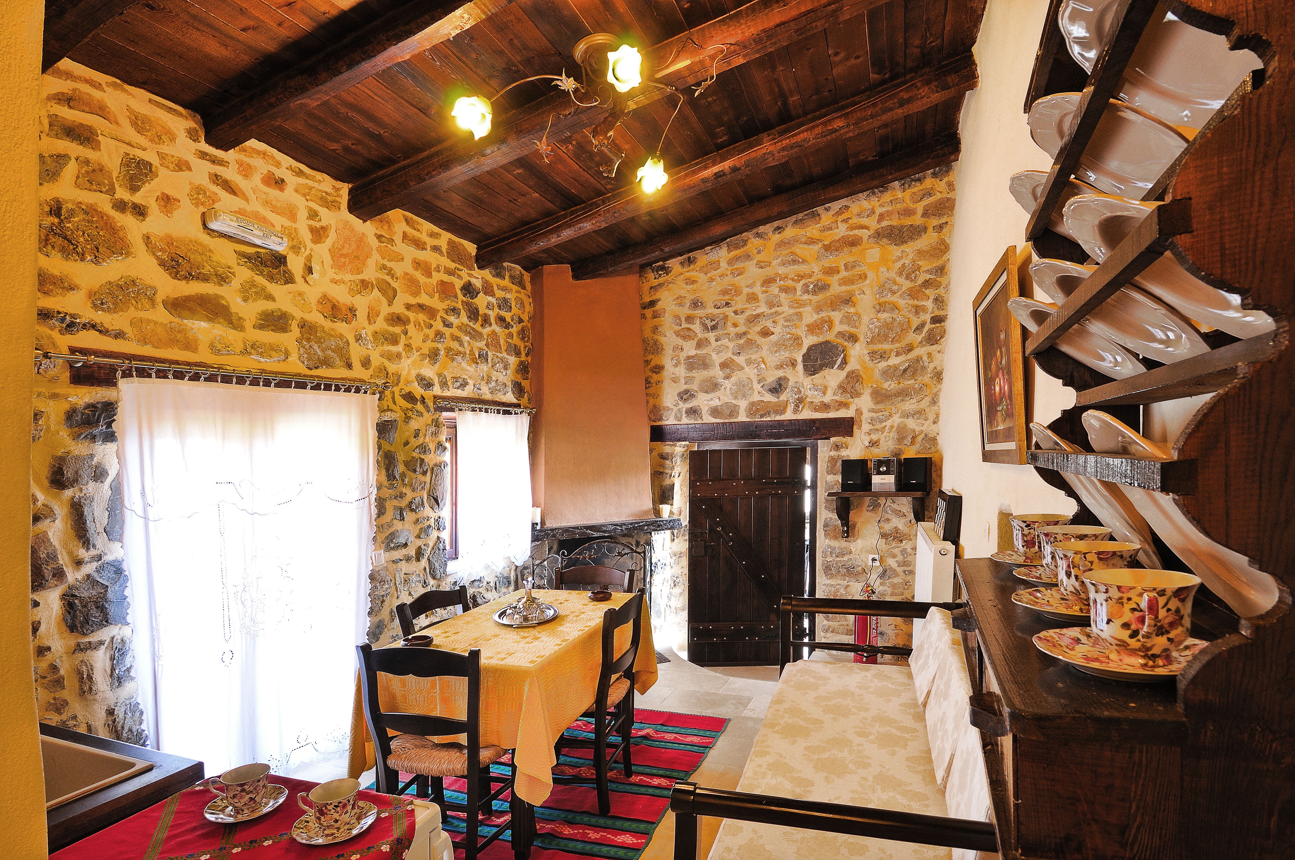 Maison de deux pièces avec une chambre à coucher