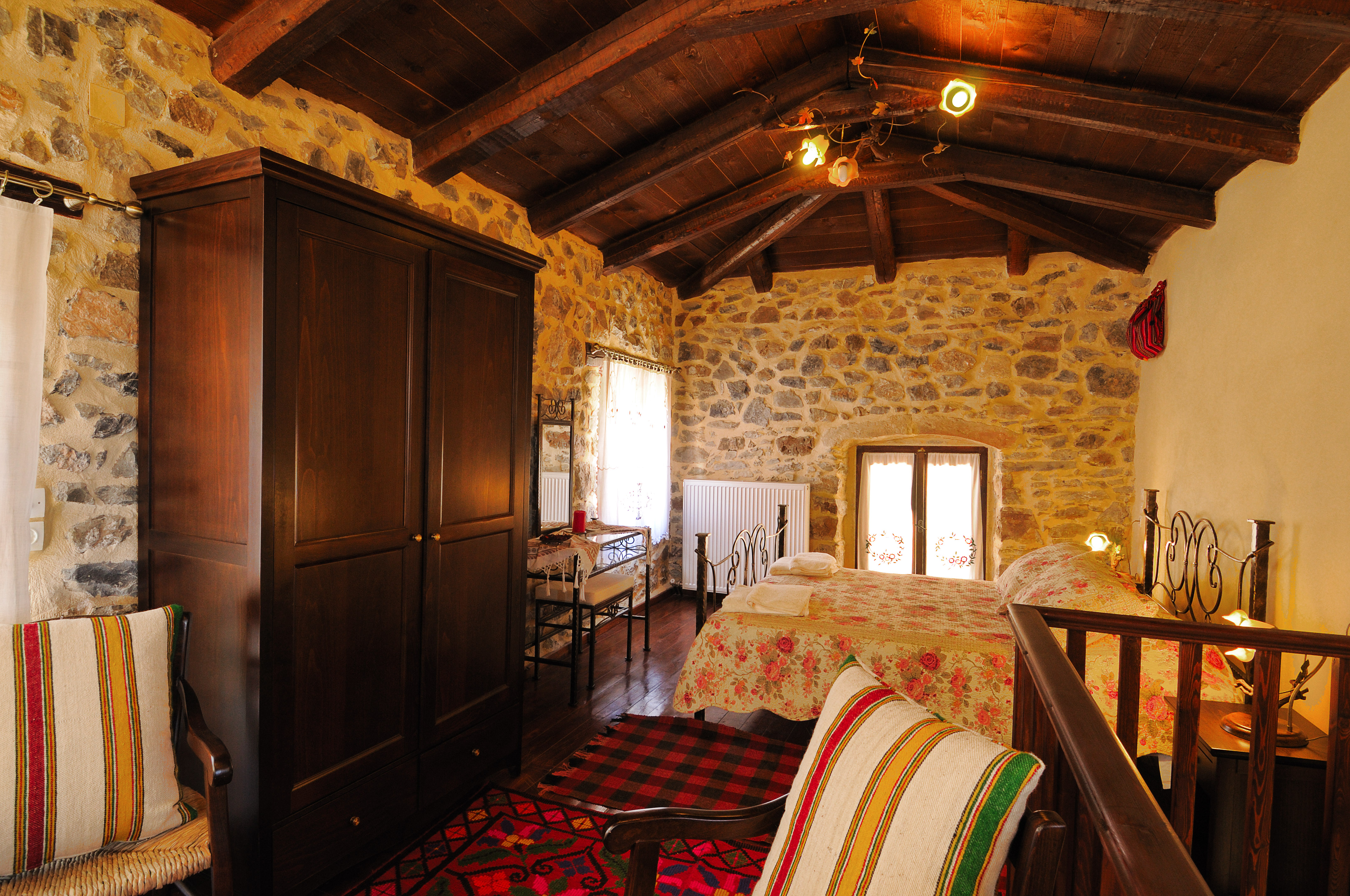 Maison de trois pièces avec deux chambres à coucher sur deux étages