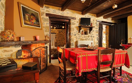 Maison de trois pièces avec deux chambres à coucher sur deux étages