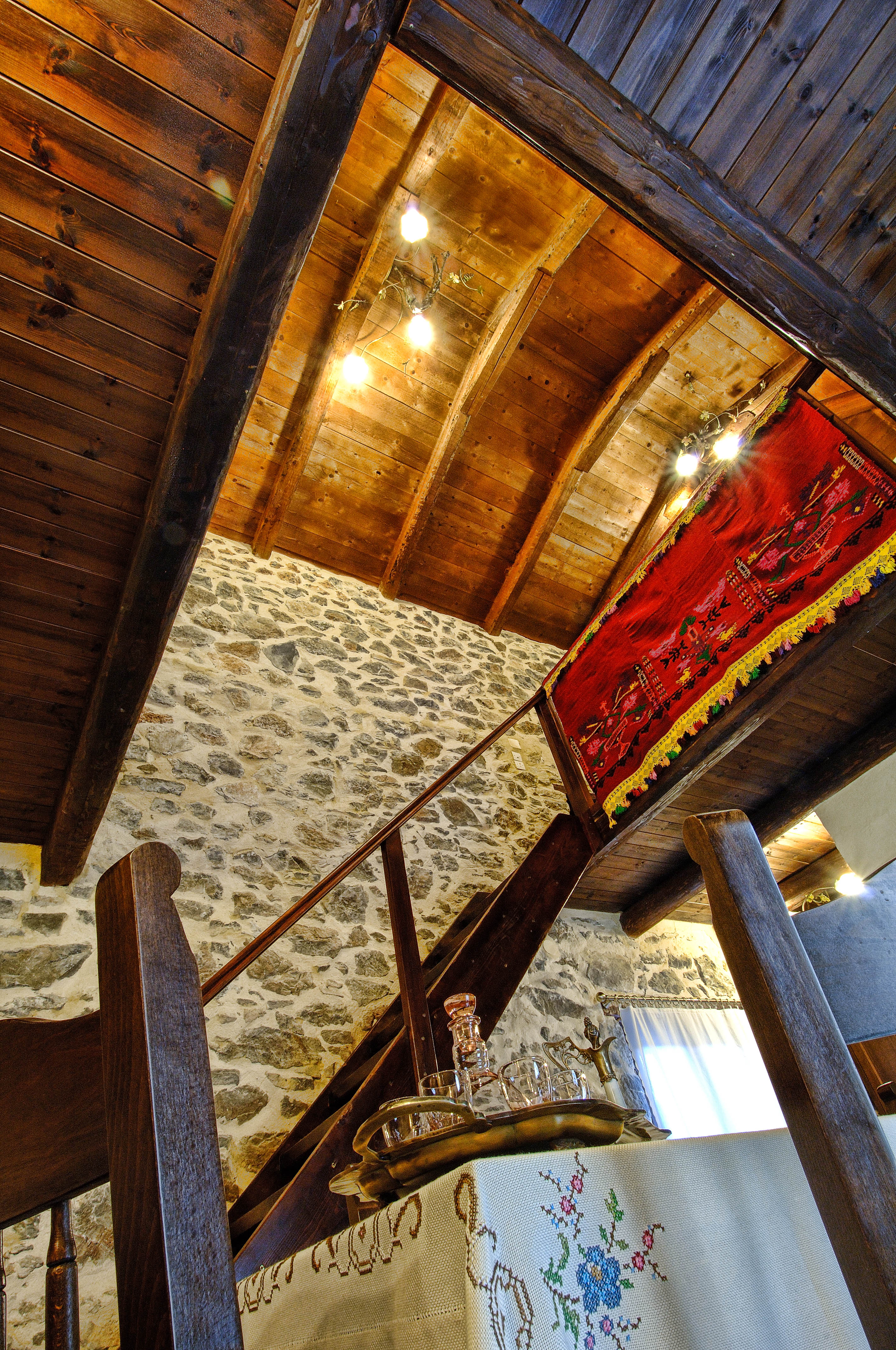 Maison de trois pièces avec deux chambres à coucher sur deux étages
