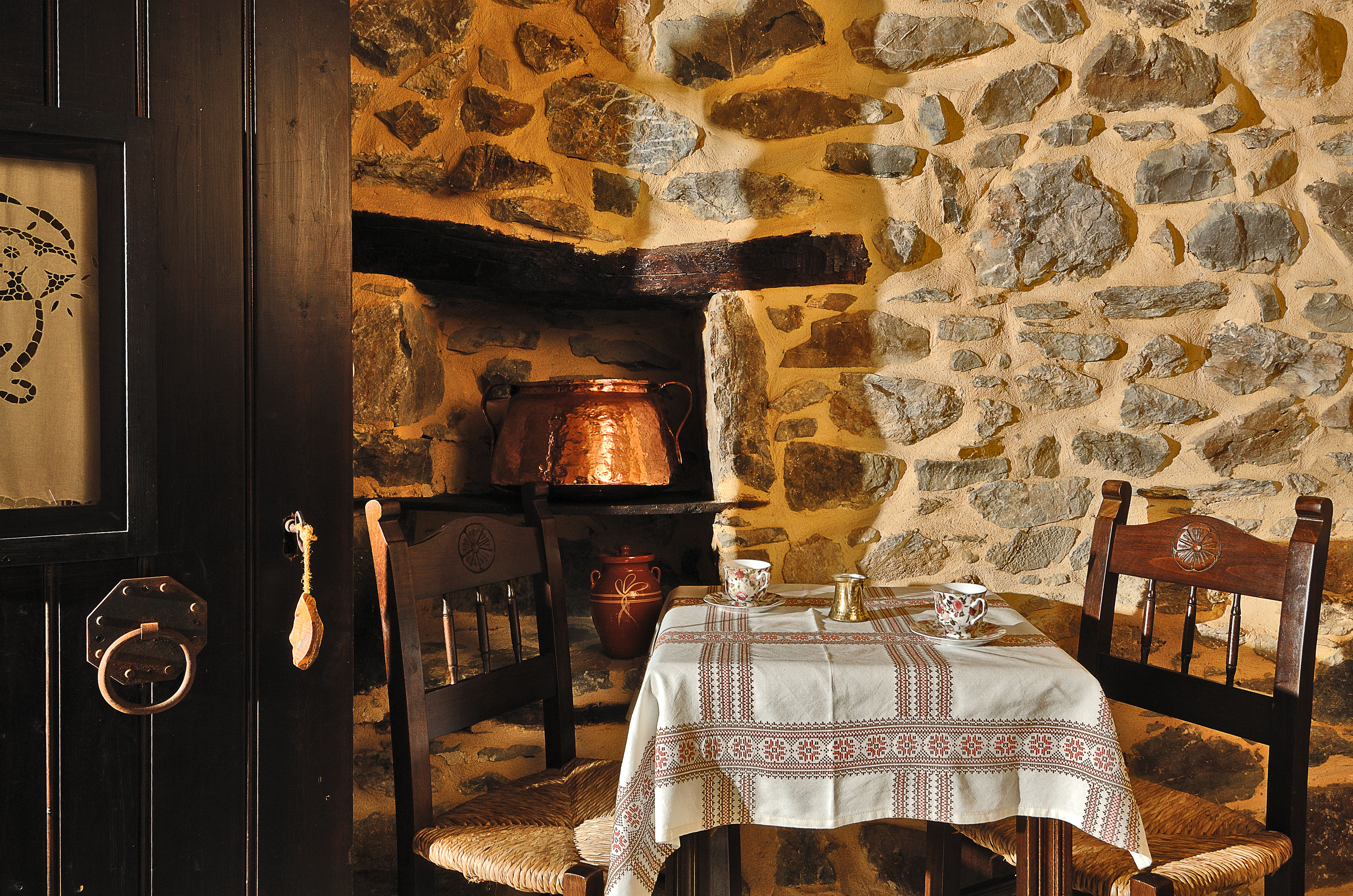 Maison de trois pièces avec deux chambres à coucher sur deux étages