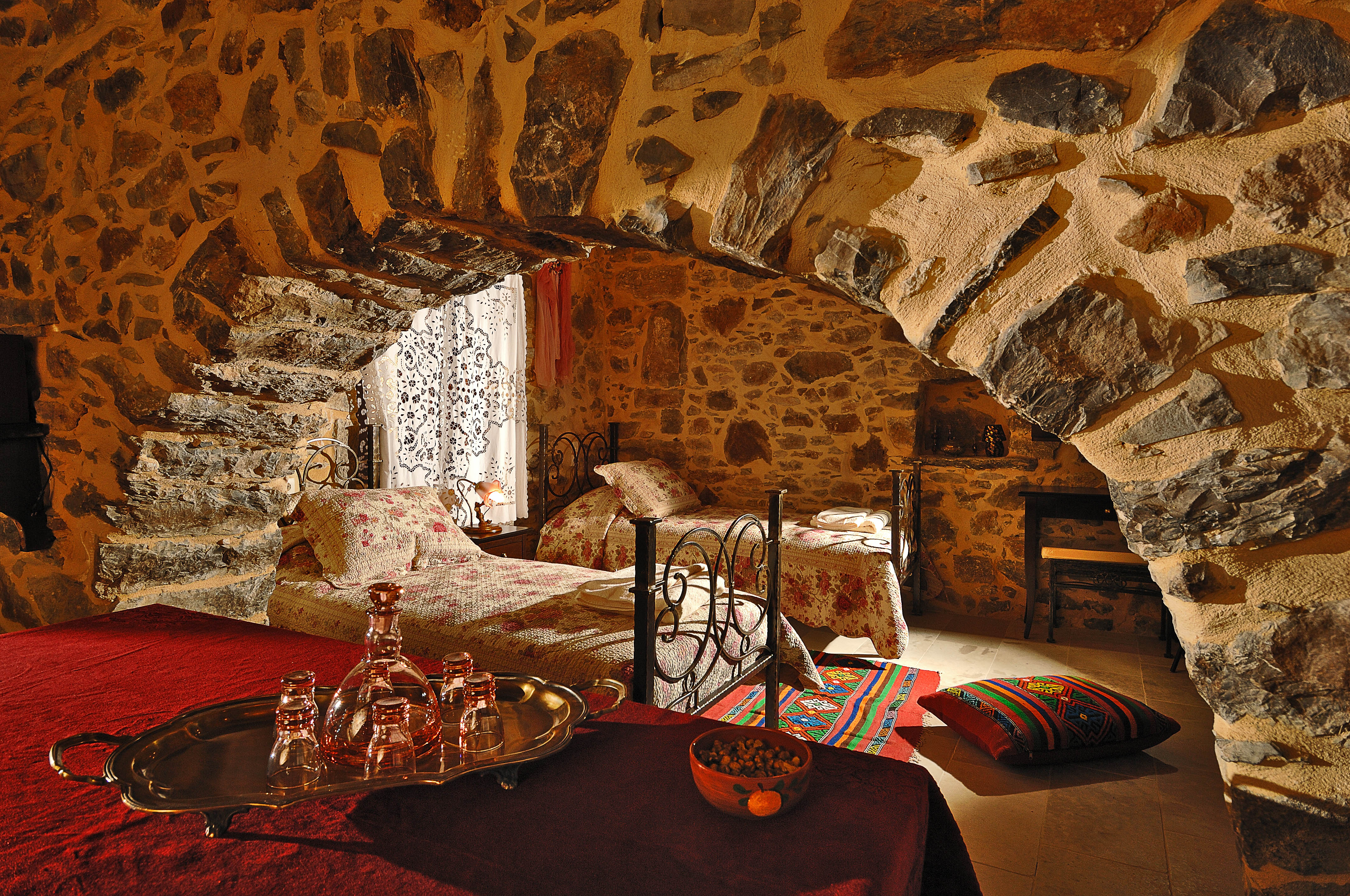 Maison de trois pièces avec deux chambres à coucher sur deux étages