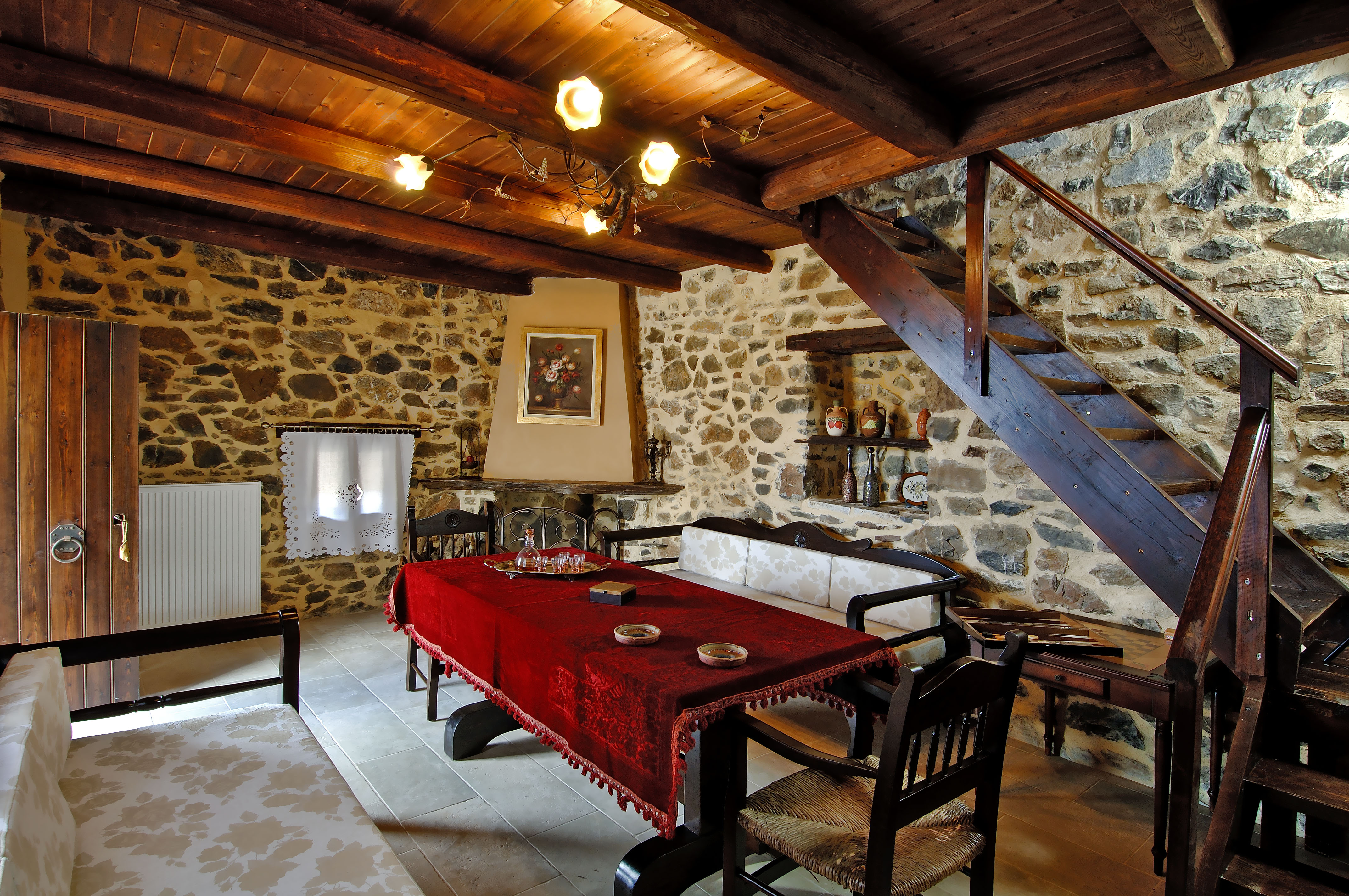 Maison de trois pièces avec deux chambres à coucher sur deux étages