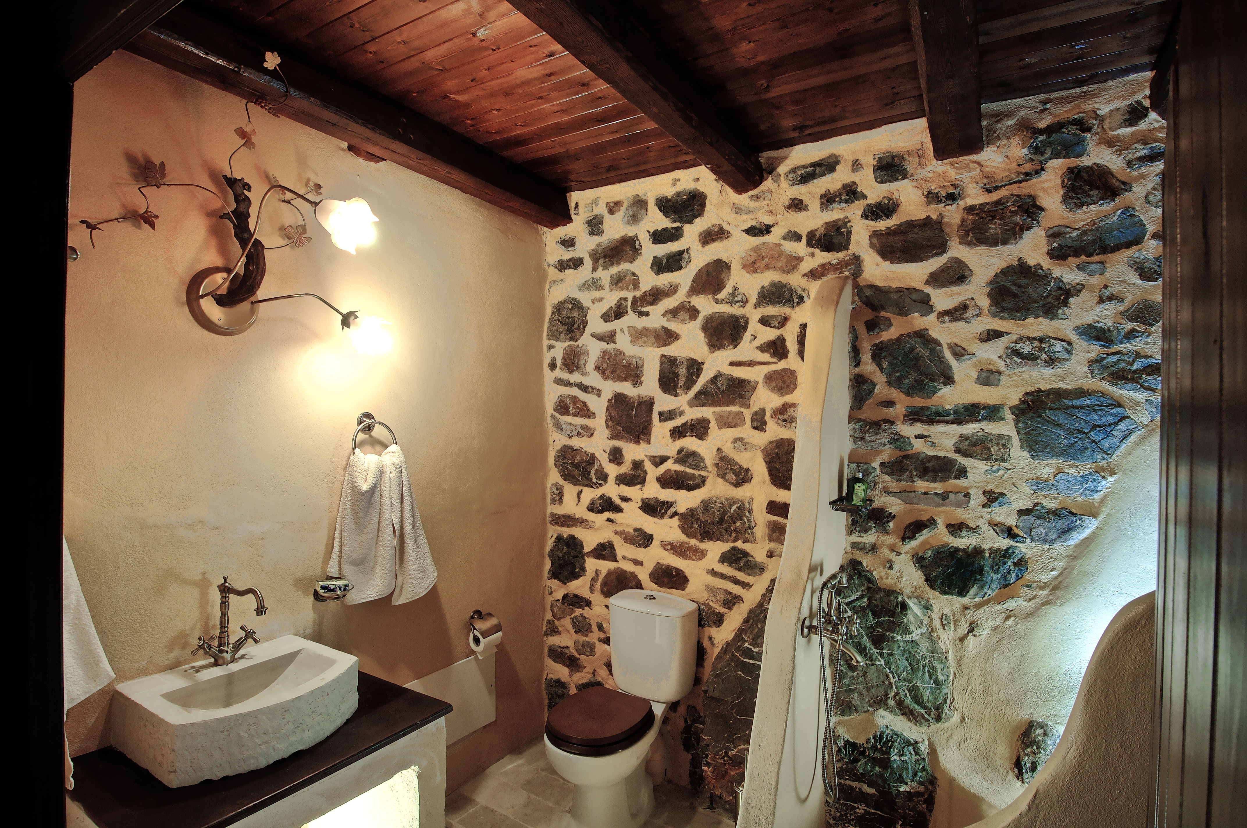 Maison de trois pièces avec deux chambres à coucher sur deux étages