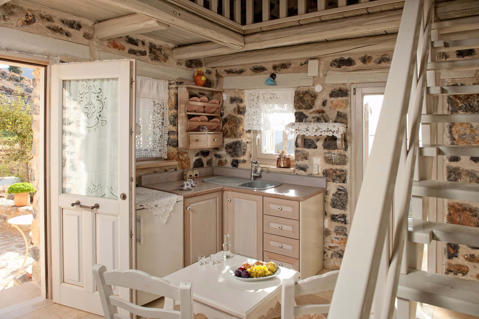 Maison de deux pièces avec une chambre à coucher
