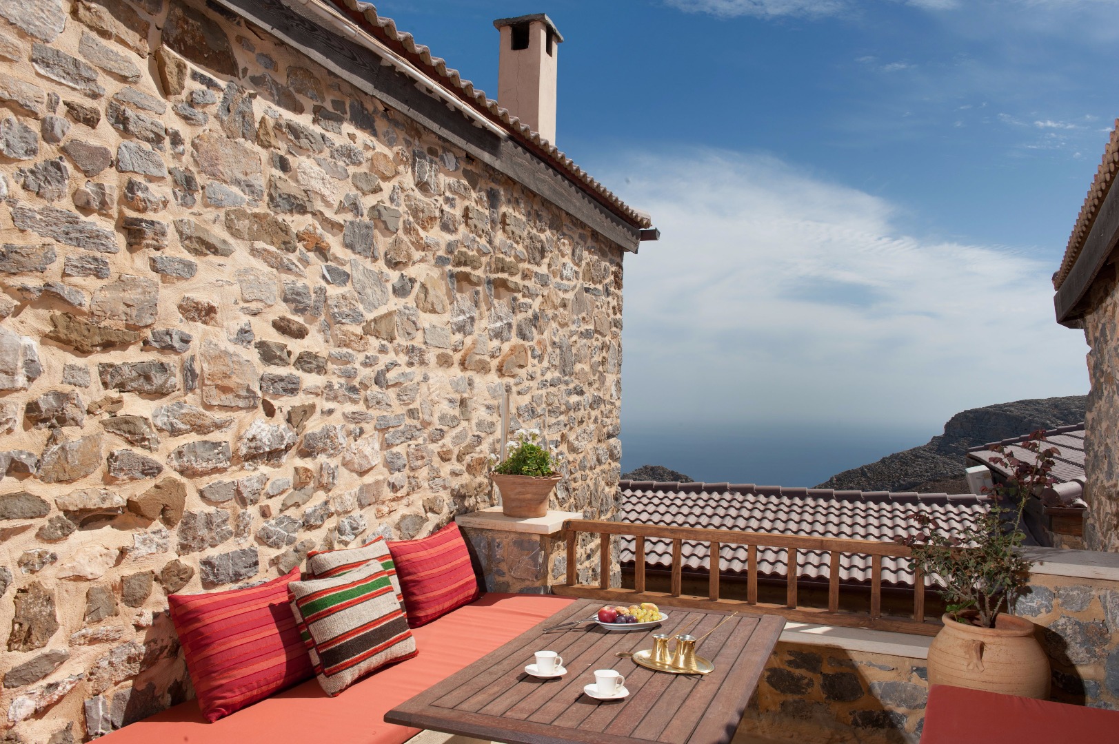 Maison de trois pièces avec deux chambres à coucher sur deux étages