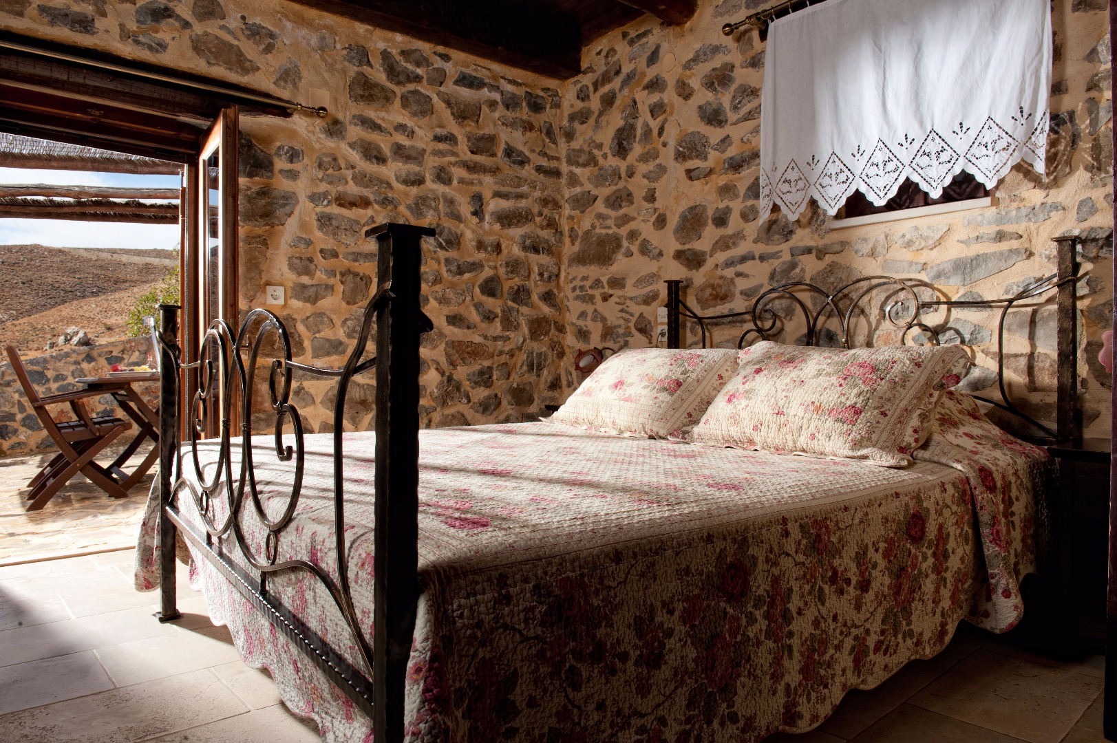 Maison de trois pièces avec deux chambres à coucher sur deux étages