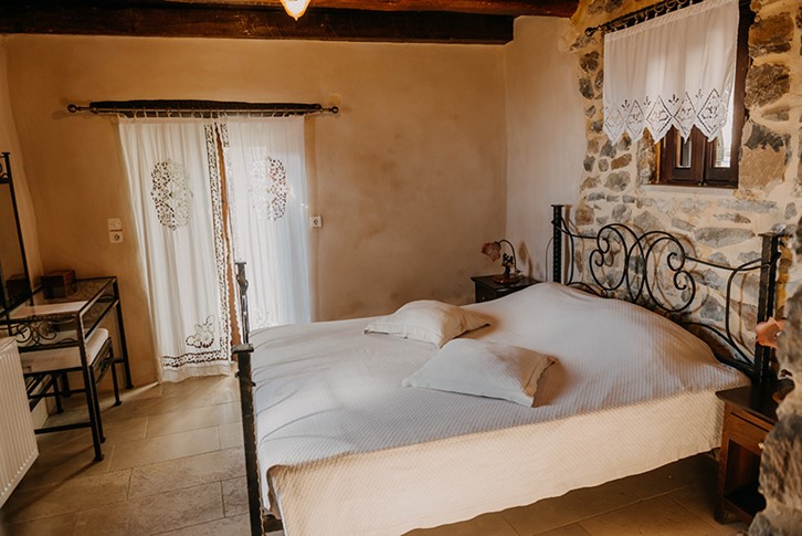 House in split levels with two bedrooms