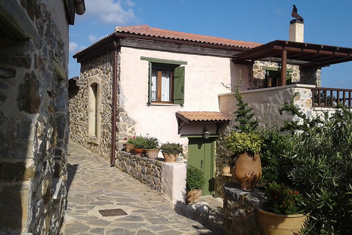 House in split levels with two bedrooms