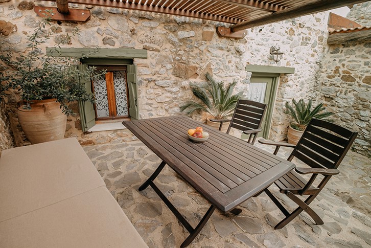 Maison de trois pièces avec deux chambres à coucher sur deux étages