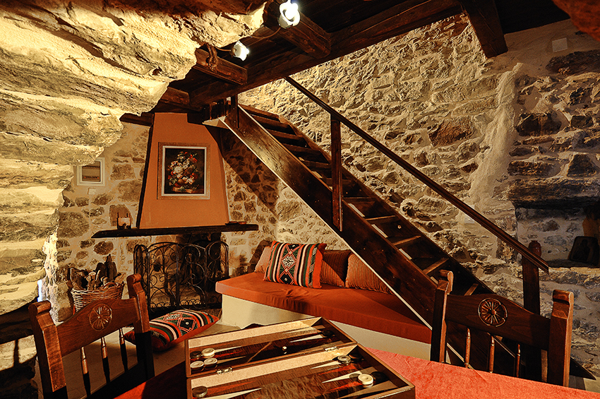 Maison de trois pièces avec deux chambres à coucher sur deux étages