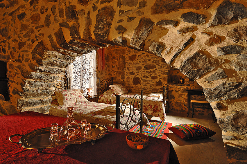 Maison de trois pièces avec deux chambres à coucher sur deux étages