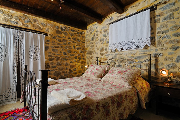 House in split levels with two bedrooms