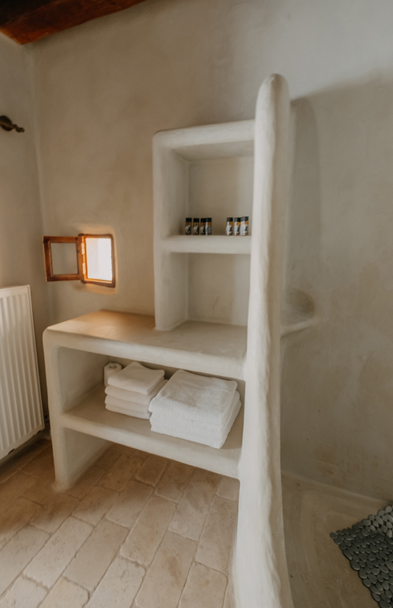 Maison de trois pièces avec deux chambres à coucher sur deux étages