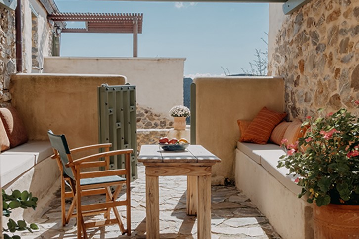 Maison de quatre pièces avec deux chambres à coucher sur trois étages