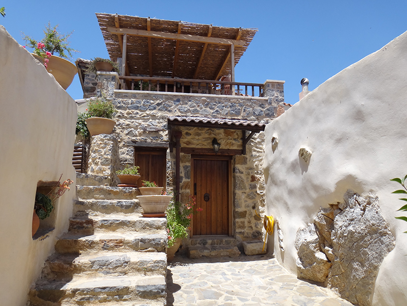 Maison de deux pièces avec une chambre à coucher