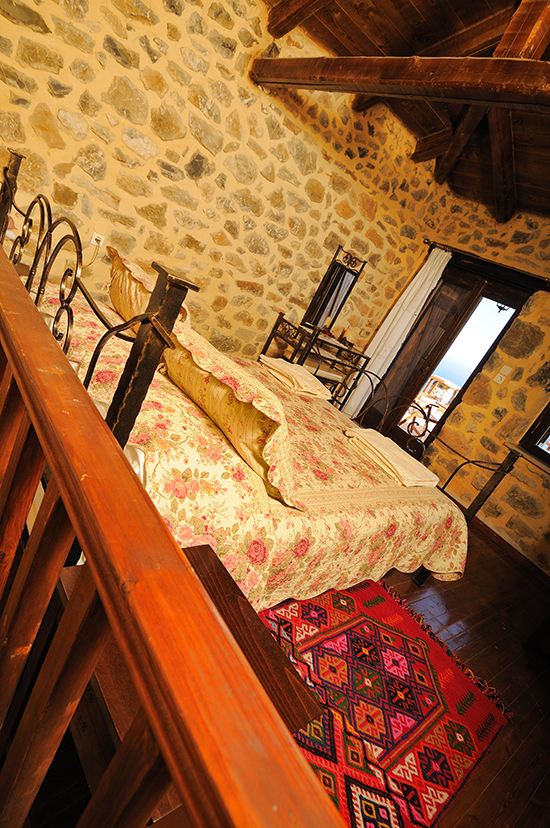 Maison de deux pièces avec une chambre à coucher